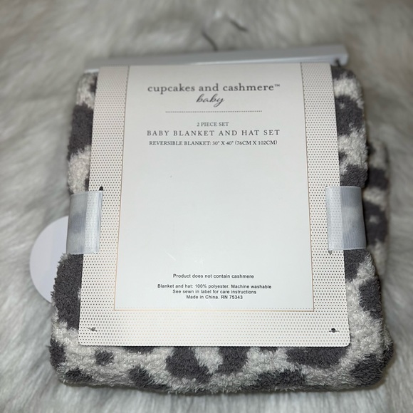 Cupcakes & Cashmere Cheetah/Leopard Reversible Blanket 30 x 40 & Baby Hat NEW - Picture 7 of 7